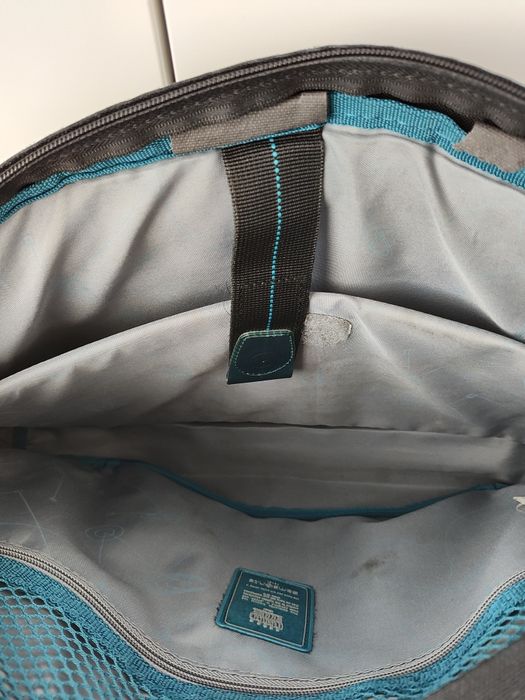Czarna torba na laptopa 15,6 Samsonite pojemna teczka na ramię