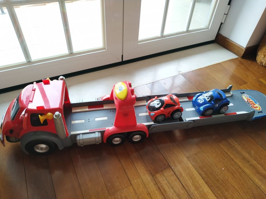 Camião da Chicco com carros