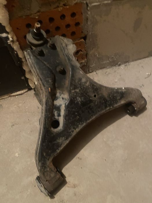 Ричаги  передні з Паджеро 4 2007 рік