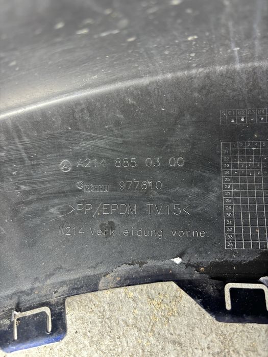 Pára-choque dianteiro Mercedes-Benz E-Class