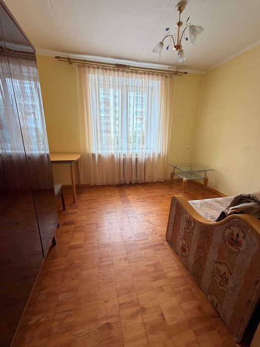 Прода  3 кім. кв.  в чешці вул. Патона