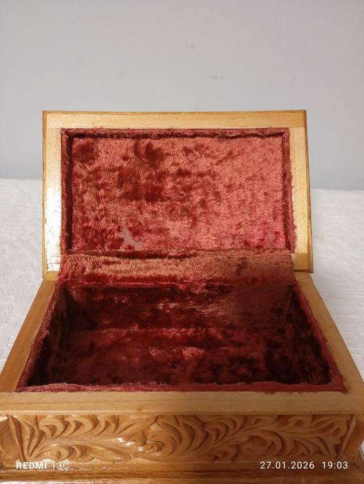 Шкатулки резные. Дерево