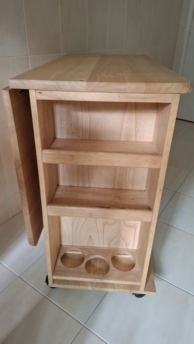 Mesa de cozinha extensível  com 2 bancos