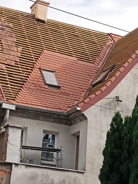 Pogotowie dekarskie ,naprawy dachów , wymiana pokryć dachowych7 dni w