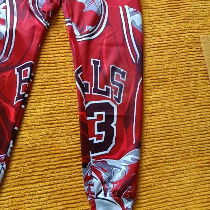 Spodnie dresowe z postacią Michaela Jordana . Rozmiar M