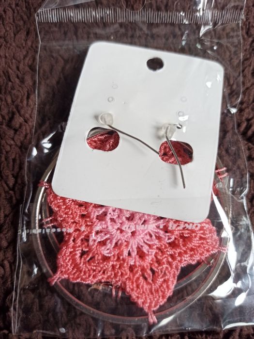 Kolczyki koła z szydełkowym motywem