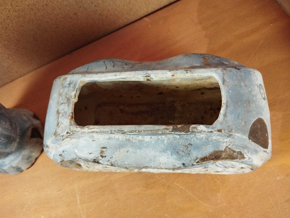 Floreira e Jarra em Ferro Fundido Antigo