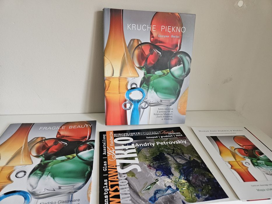 album-kruche-pi-kno-katalog-198-stron-plus-ulotki-z-muzeum-mielno