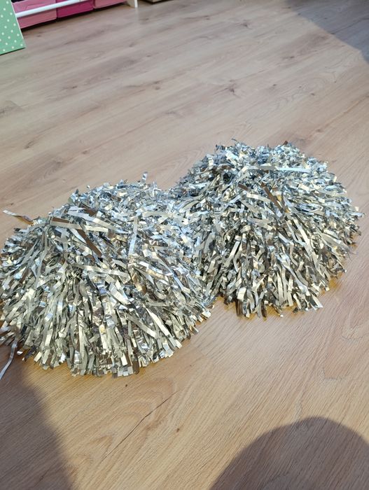 Pompony srebrne używane