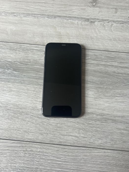 iPhone 11 czarny 64GB