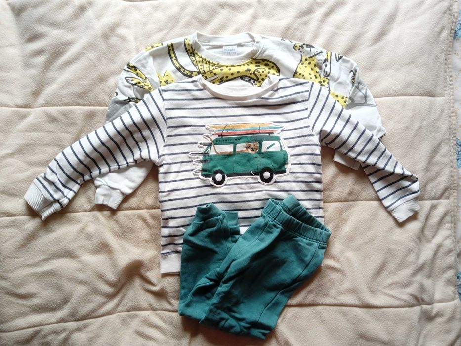 Conjunto de 2 Sweatshirts e 1 calça - 4/5 anos - Zara - COMO NOVO!