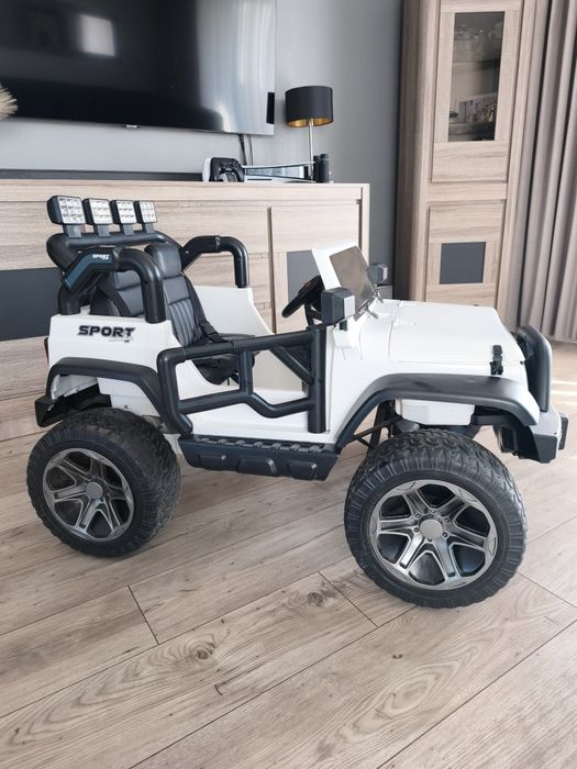 Auto JEEP na akumulator