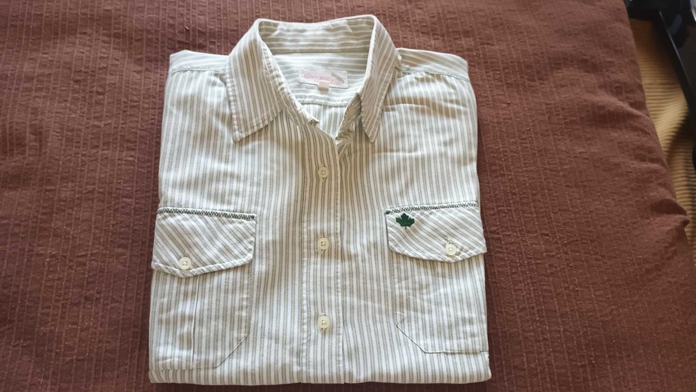 Camisa branca e verde da Sacoor