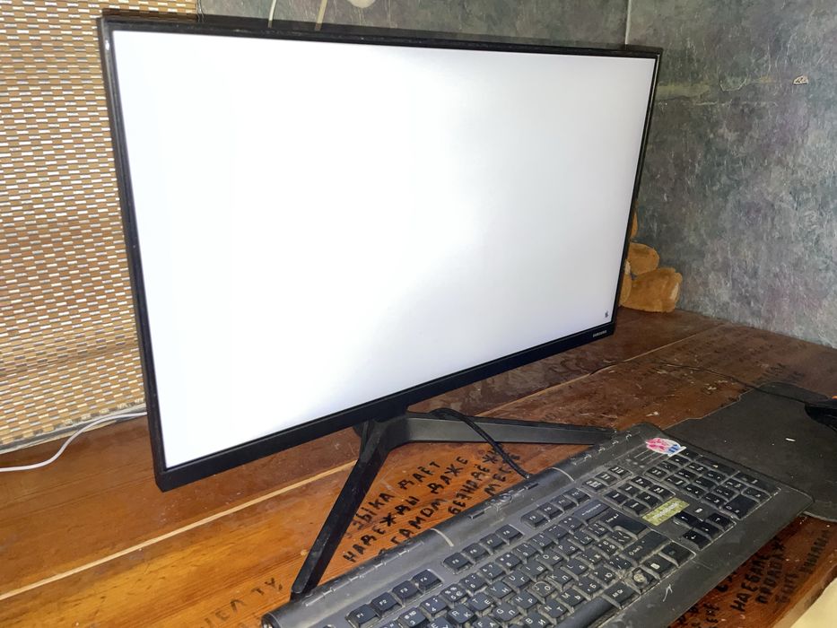 КОМПЮТЕР в зборі або частинами