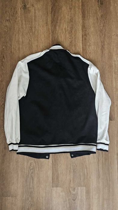 Casaco Pull Bear varsity preto branco L homem