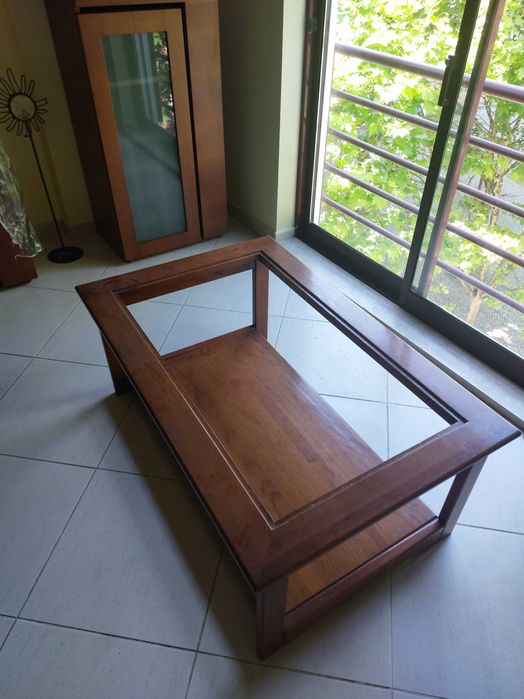 Mesa de centro em madeira maciça