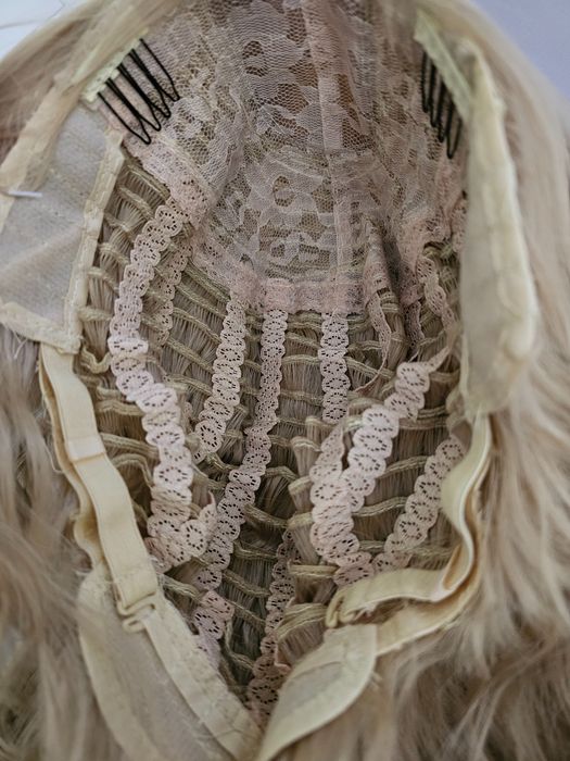 Peruka Długa Włosy Fale 55 Cm Jasny Blond Syntetyczny Feshfen