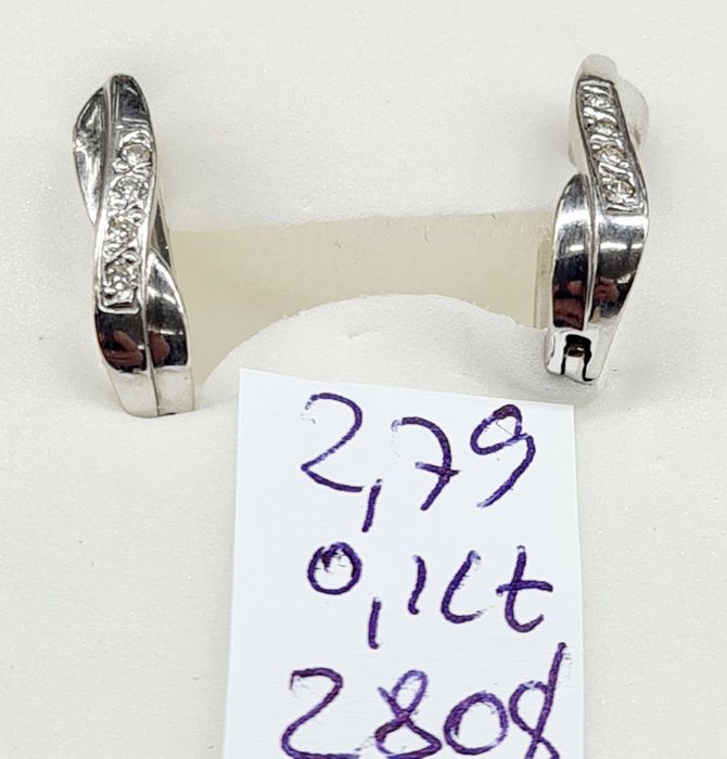 Продам золотые серьги с бриллиантами