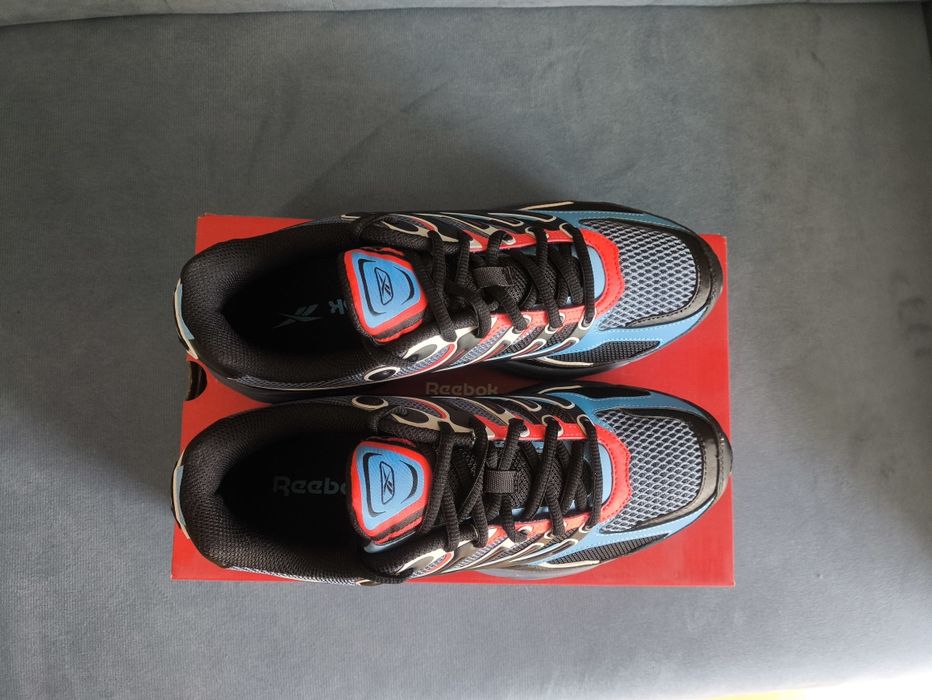 Nowe buty sportowe Reebok Eoss- Premier Road Control rozmiar 42,5