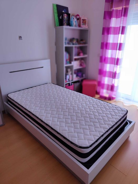 Cama individual de solteiro como nova