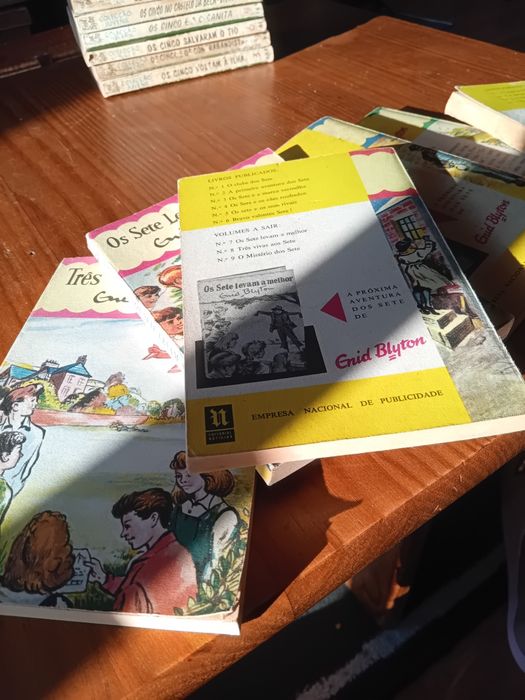 Livros  Os sete de Enid Blyton