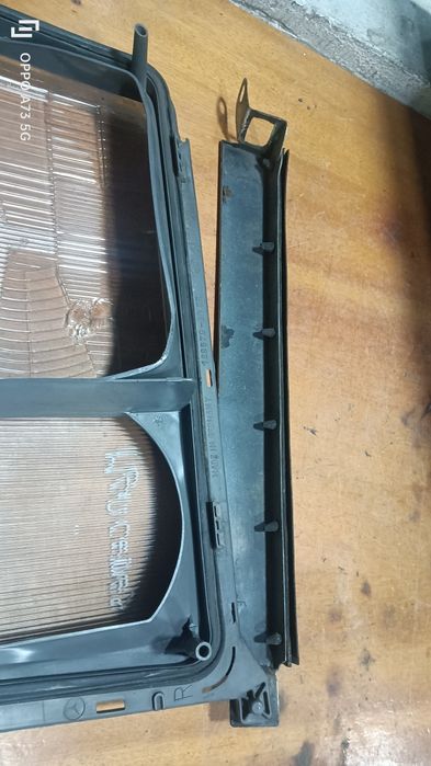 Friso de farol Mercedes w124 direito 1985