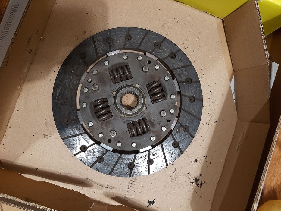 Продам комплект сцепления(щеплення) Luk для nissan note,micra