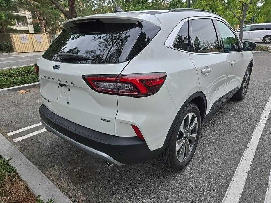 Ford Escape Hybrid Platinum 2025 — почти новый гибрид