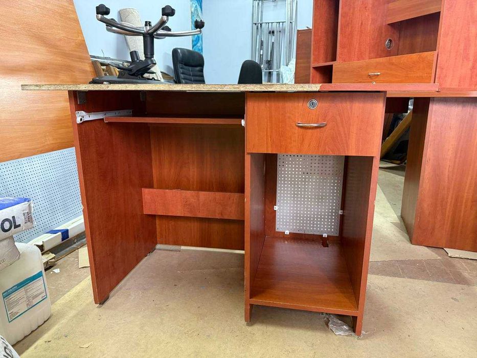 Продам офисный стол