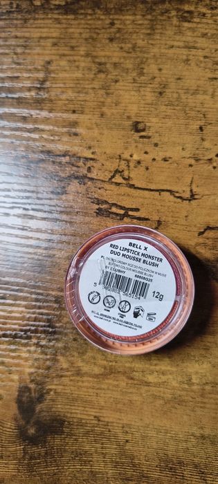 Nowy róż Red Lipstick Monster Bell