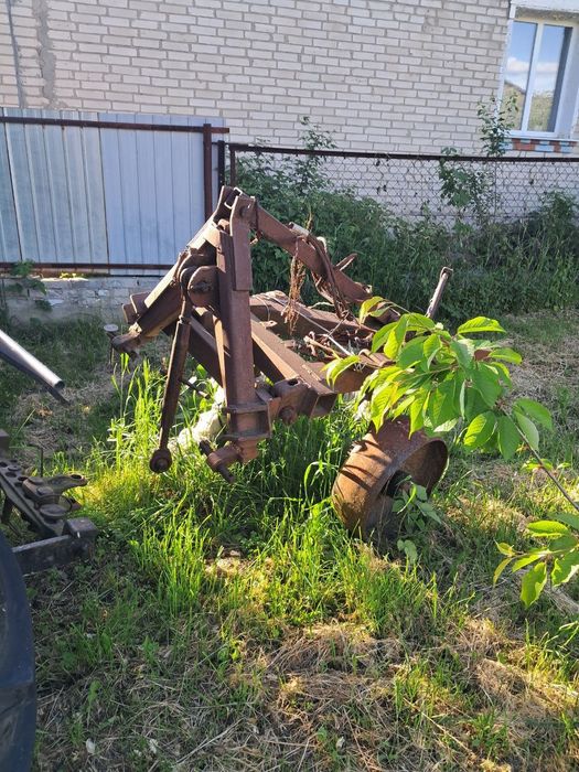 Продам трактор ЮМЗ с плугом