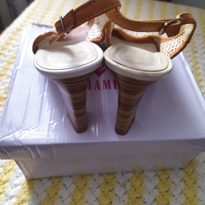 Босоніжки шкіряні 39 Р.