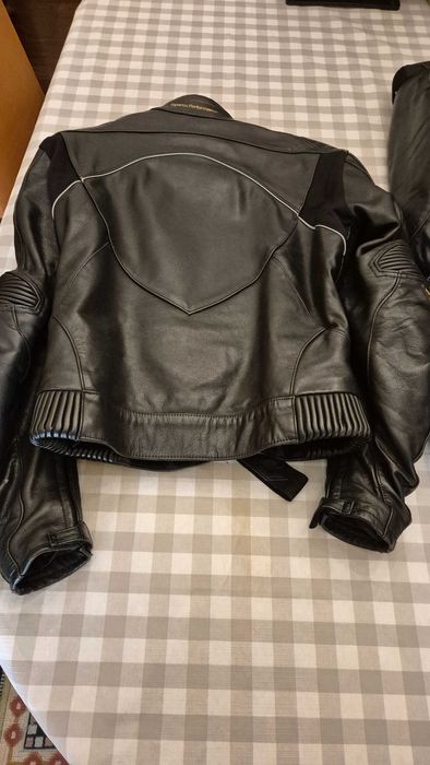 Jaqueta e calça de couro genuíno Shoei para motociclismo tamanho 50