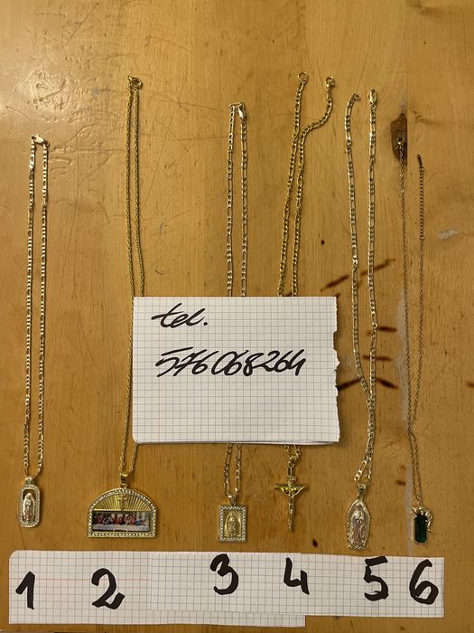 Łańcuszki z elementami kryształu w kolorze złota