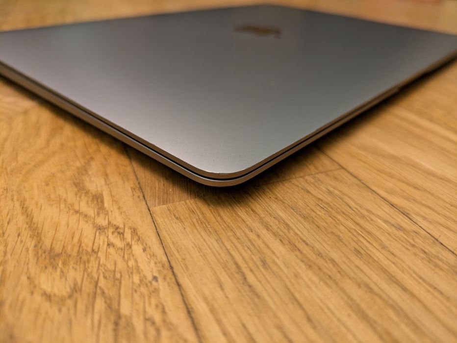 MacBook Air M1, 2021, 8/256 ГБ.