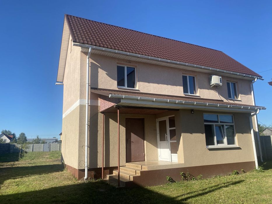 Продаж двох будинків за ціною одного