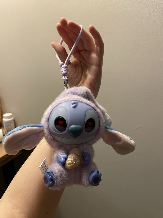 Іграшка Labubu Stitch у яскравому костюмі