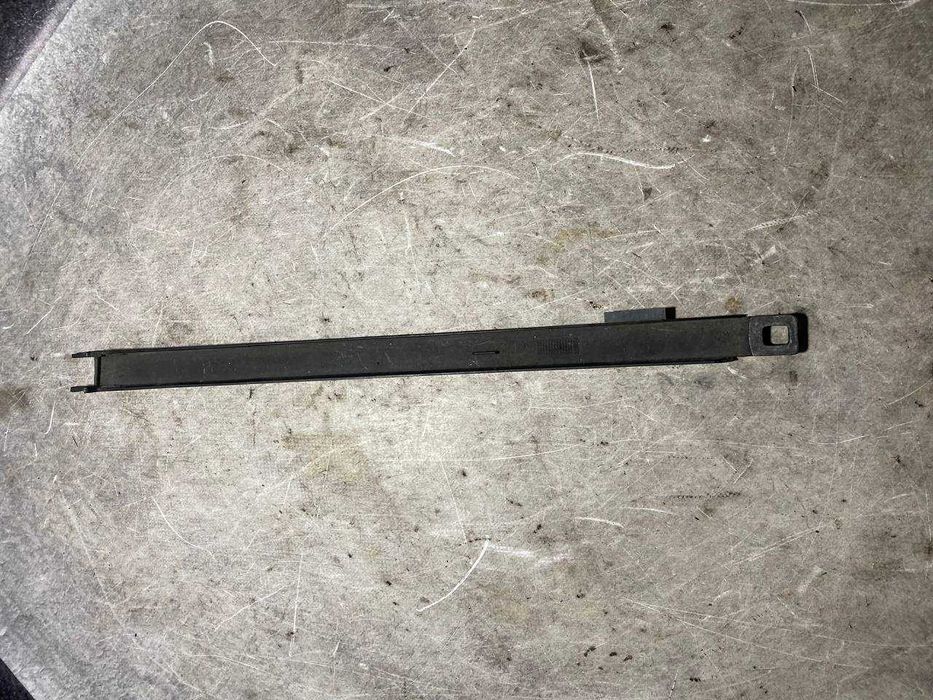 Накладка молдинг вія під передню праву фару Mercedes W201 A2018890263