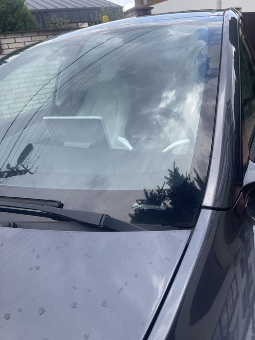 Автомобіль Tesla model y