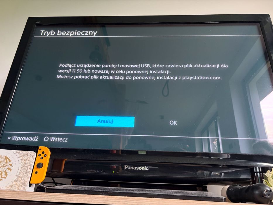 PS4 + 2 pady + stacja dokująca + Fifa 19