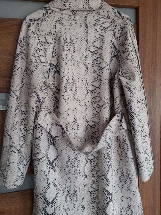 Nowy płaszcz płaszczyk wiosenny wężowy wzór f&f xs s