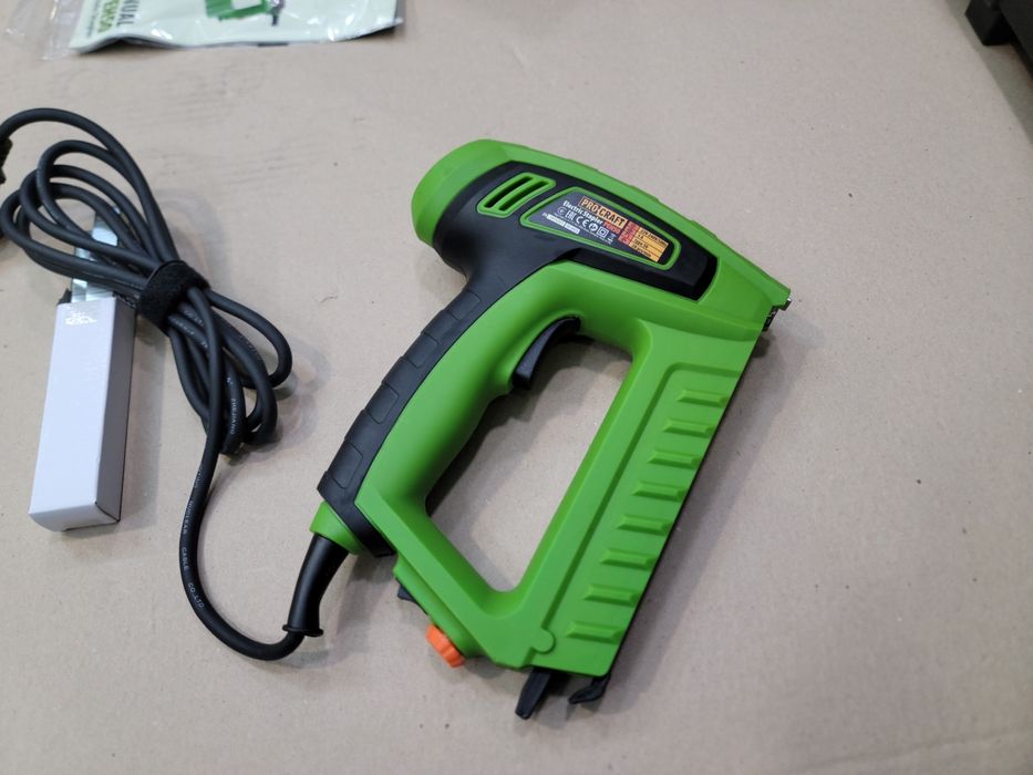 Степлер електричний для скоб і цвяхів Procraft PEH50 Електростеплер