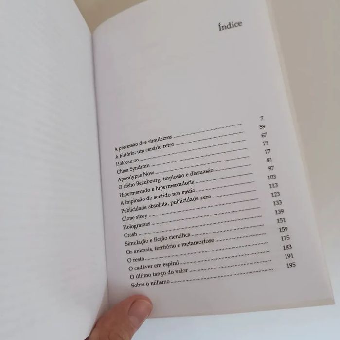 Simulacros e Simulação (Jean Baudrillard)