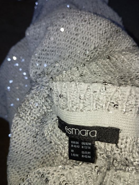 Lekki sweterek z cekinami 40/42