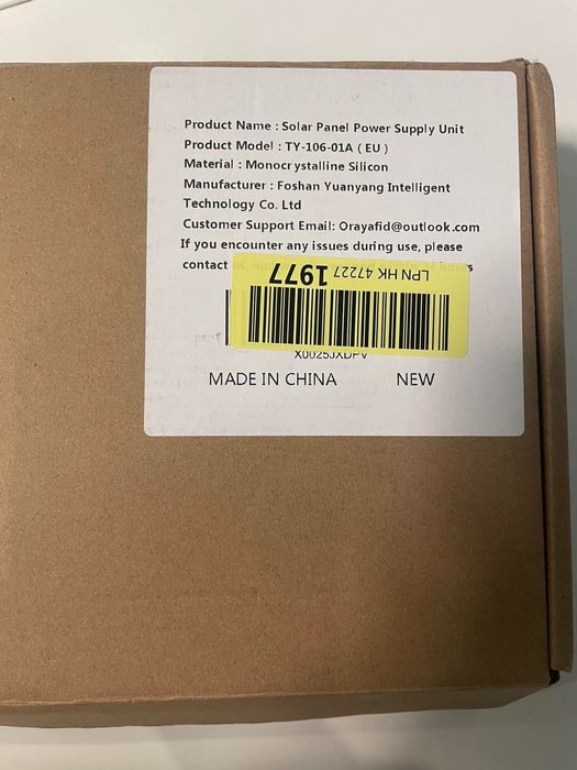 невелика сонячна панель.