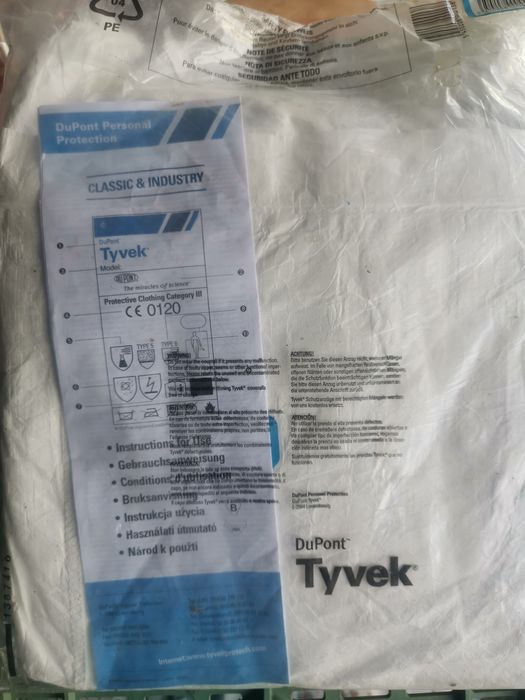 Biały Kombinezon ochronny. Tyvek, Protec