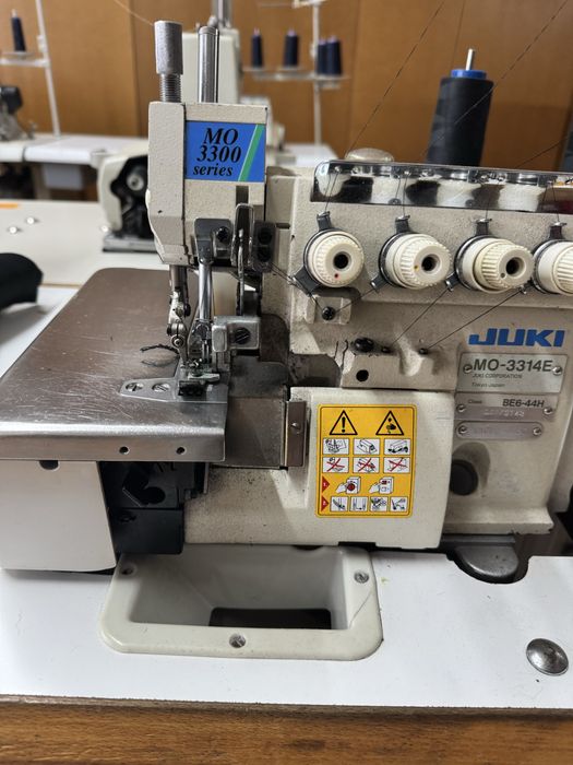 Máquina de costura industrial Juki – Corte e Cose – Excelente estado