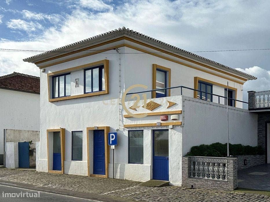 Excelente moradia T4 muito bem localizada na Vila das Lajes, ilha Terc