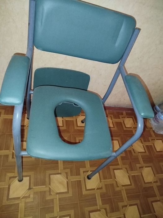 Продам Туалетный стул