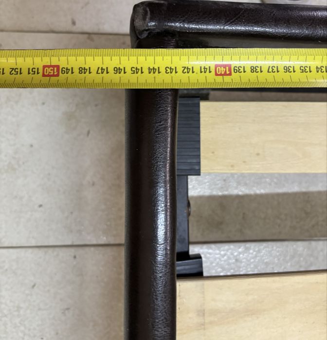 Cama de casal moderna com cabeceira em pele sintética + estrado